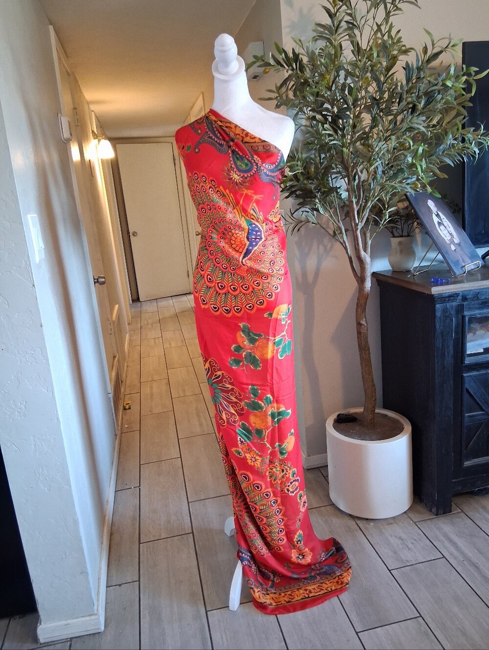 Si Na Yu Scarf 100%Silk Peacock Pailey Satin Red Artsy Indian Hawaiian Elegan - Picture 12 of 14